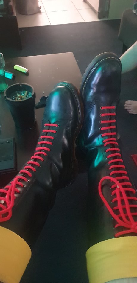 SubSlaveDice schauspielerin perfekte galerie