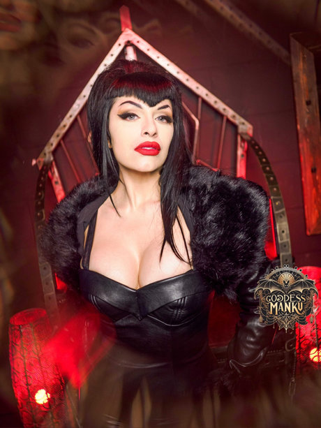 Goddess Manku sexy akt galerie