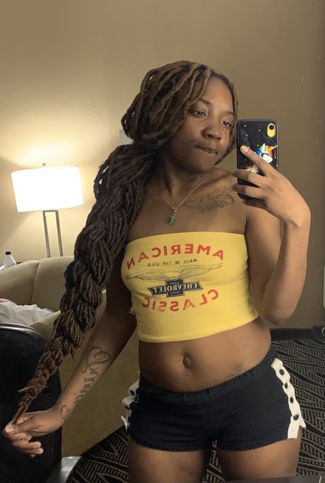 B R A T_ porno top fotos