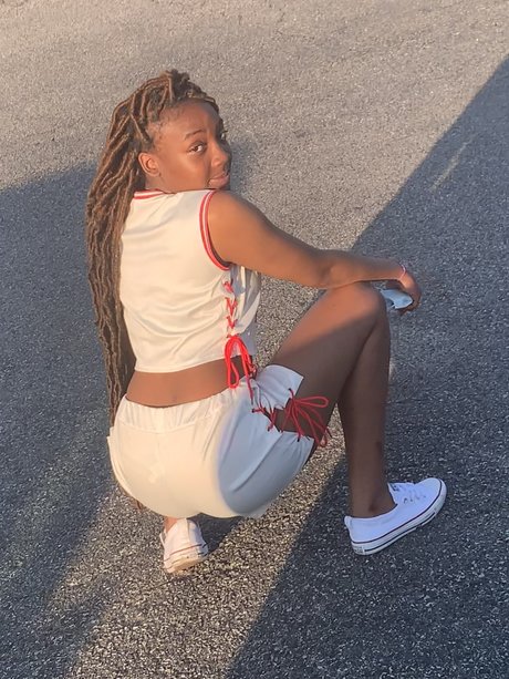 B R A T_ schauspielerin pornografische fotos