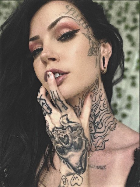 Luna Kyzz erwachsene nackte bilder