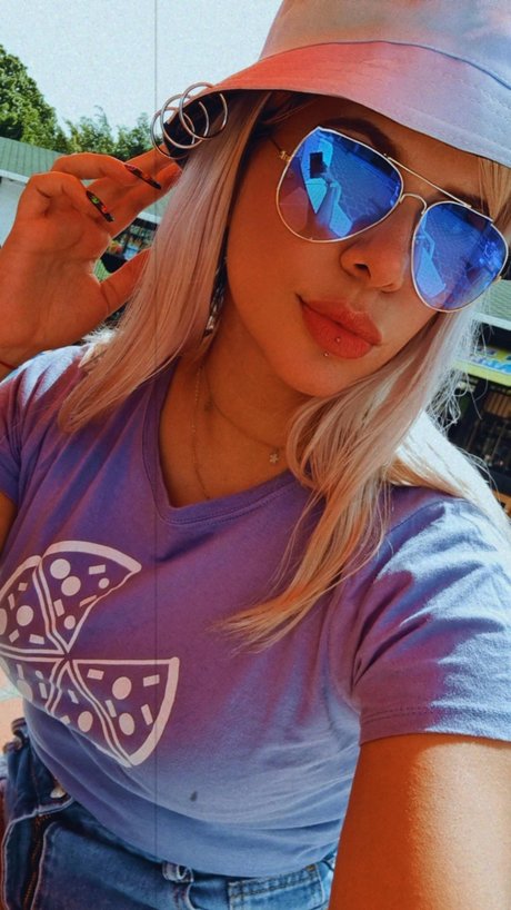 Natti B perfekte nackte galerie