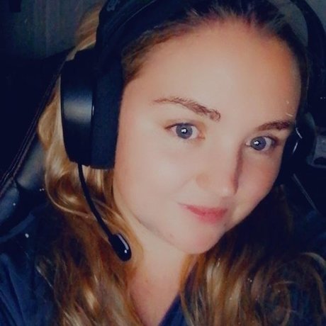 Crystalnotsuspicious nacktheit nette archiv