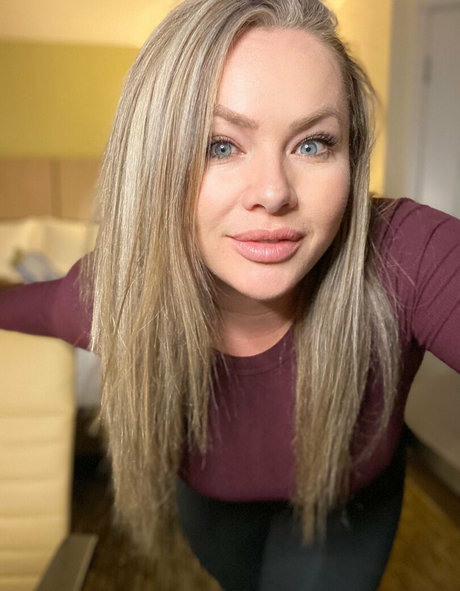 süße rothaarige onlyfans xxx porno bild