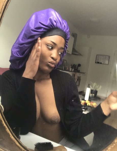 Mellaa Baby exklusive nackte galerie