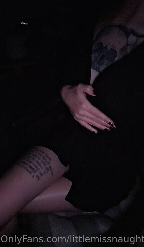 littlemissnaughtytw pornographische fotos