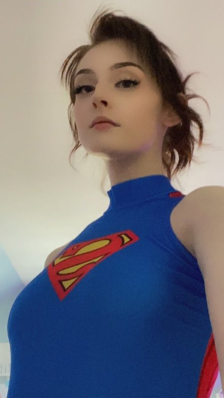 Soggyalien22 model sexy bilder