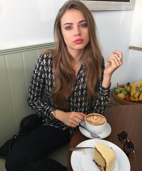 Xenia Tchoumi schauspielerin hd fotos