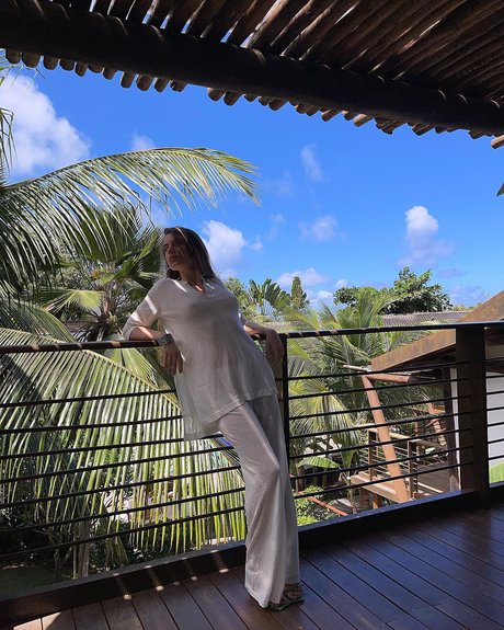 Xenia Tchoumi erwachsene freie bilder