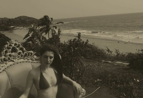 Jasmine van den Bogaerde model sex bild