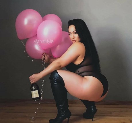 Lily Le erotische perfekte bilder