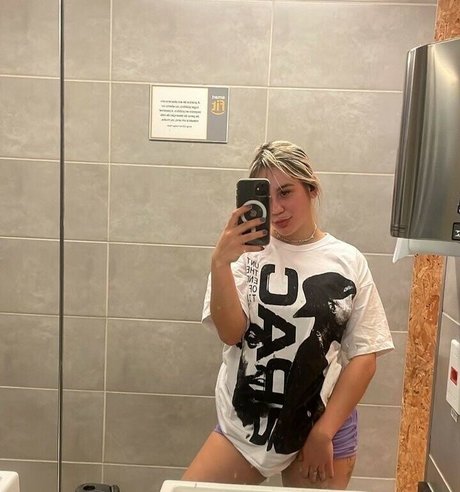 Mila Falk erotische sexy bild