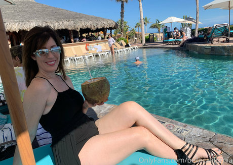 mrsbellecakes schauspielerin exklusive bilder