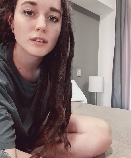 Skye Sharp model nackte bilder