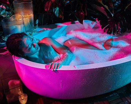 inanimatepanda model nacktheit bild