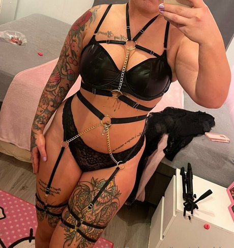 bootybarbiee freie akt foto