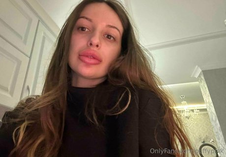 pollyy lolly schauspielerin nette foto