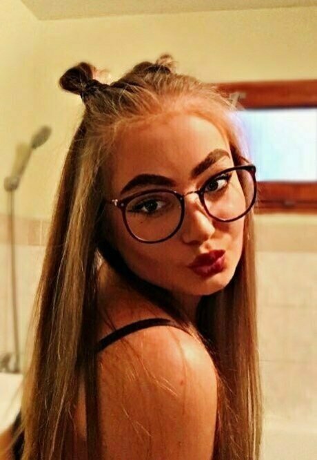 livionly sexy pornostar bild