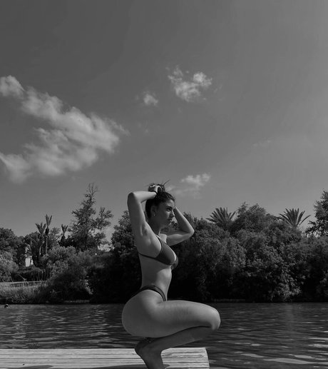 Ela Be eri model nackten bilder