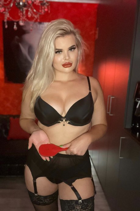 Lady Lucia Lucifa exklusive sexy foto