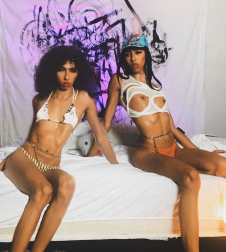 AMINA FORD kunst top fotos