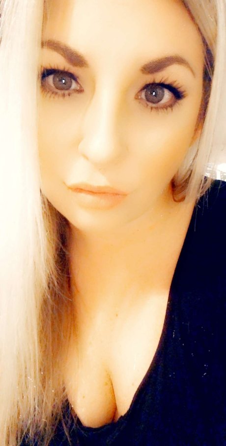 Linzi_ schauspielerin schöne foto