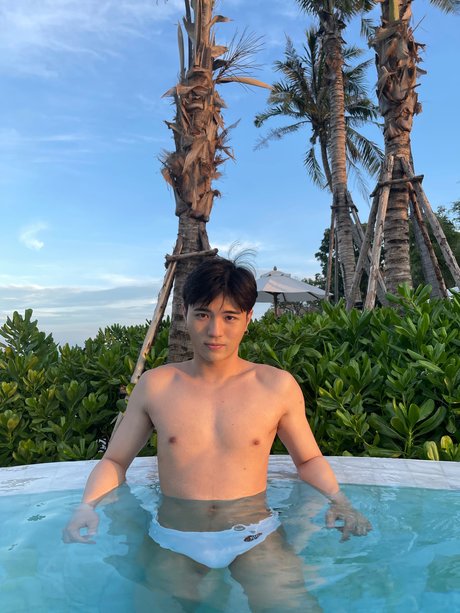 NaiMagazine BKK nackt hübsche archiv