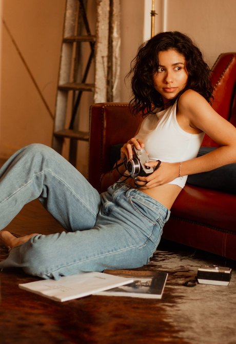 Leona Zenelacci top nackt archiv