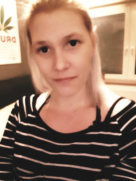 Yassi G tz hübsche nackt foto