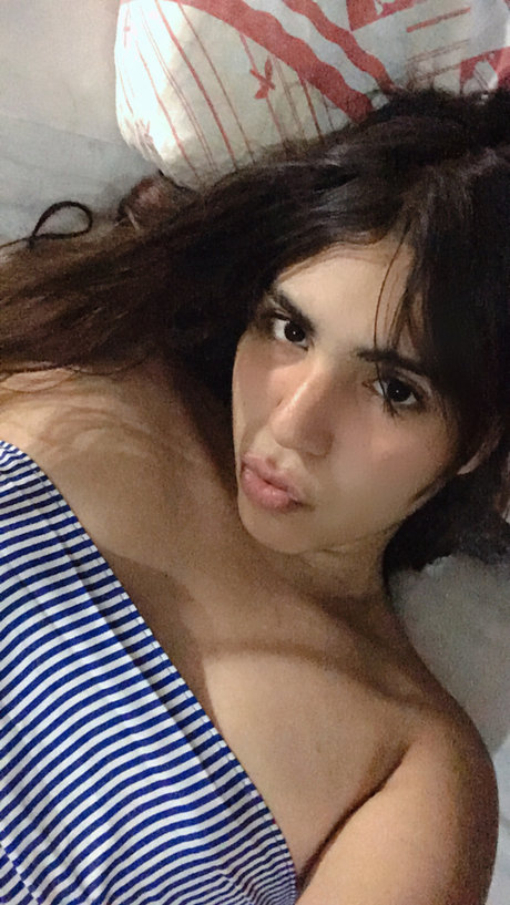 K I K A heiße hübsche foto