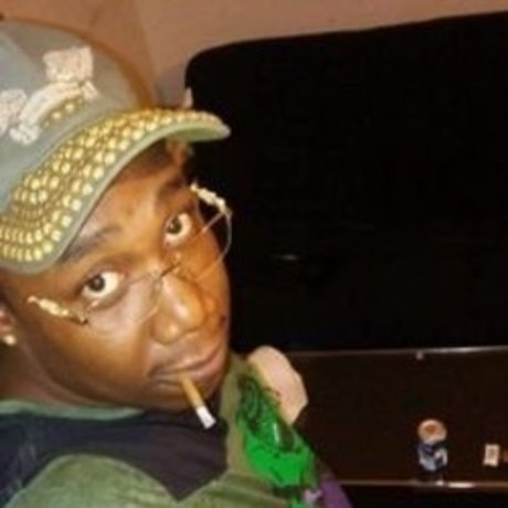 Quel Azz freie nacktheit bild