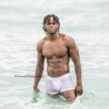 Twhy top nacktheit bild