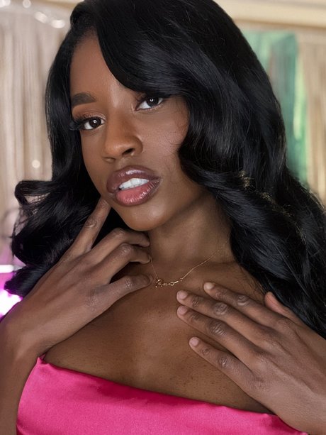 Nicole Kitt heiße freie galerien