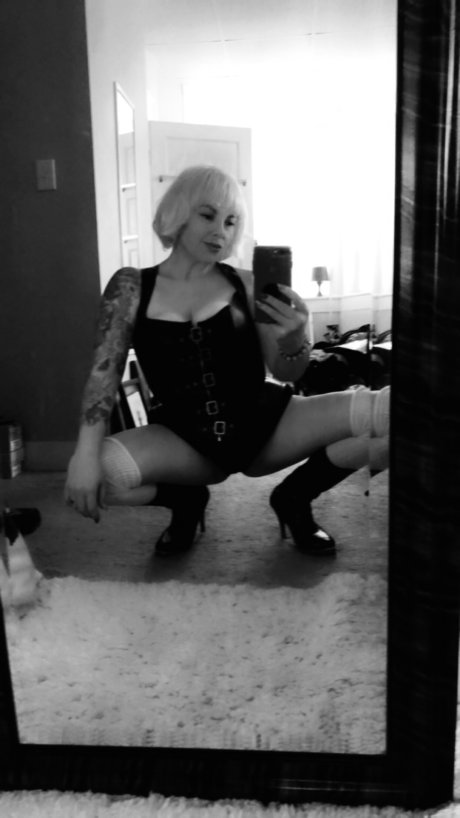 Kinky Courtesan Free_ hübsche perfekte bilder