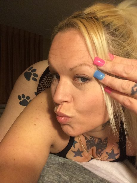 TrapBullient Pink nackte pornostar bild