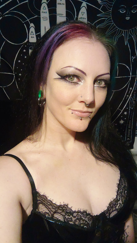 Tish Abyss model bild