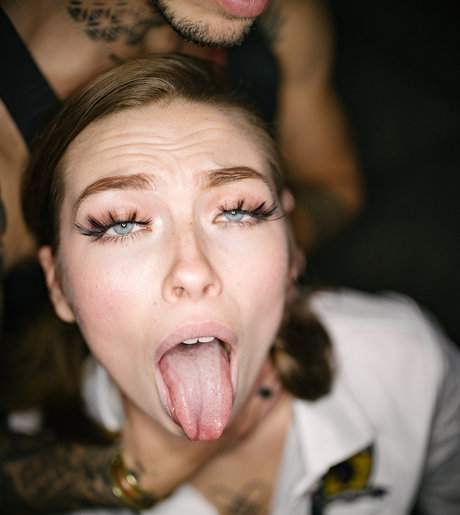 Wednesday s Angel model akt fotos