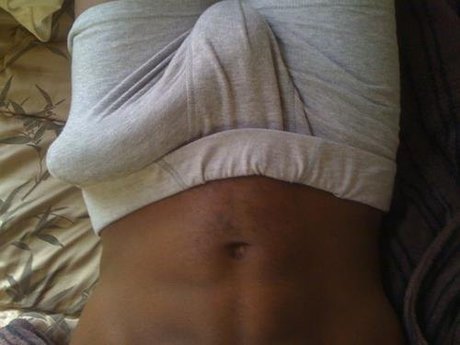 OfficiallyStroked schauspielerin erotische bild