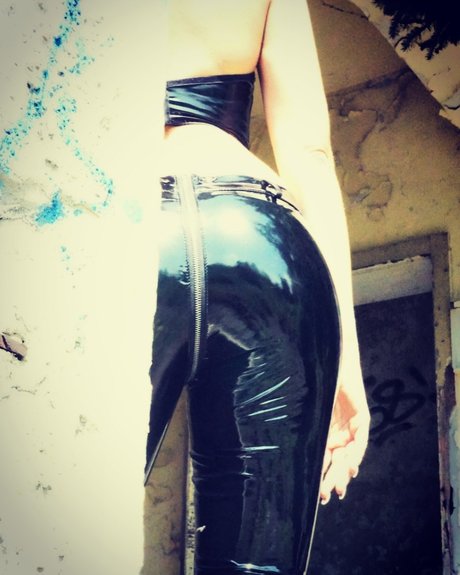 MissLackLederLiebe top nackten galerie