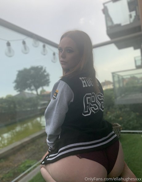 Ella Hughes top heiße bild