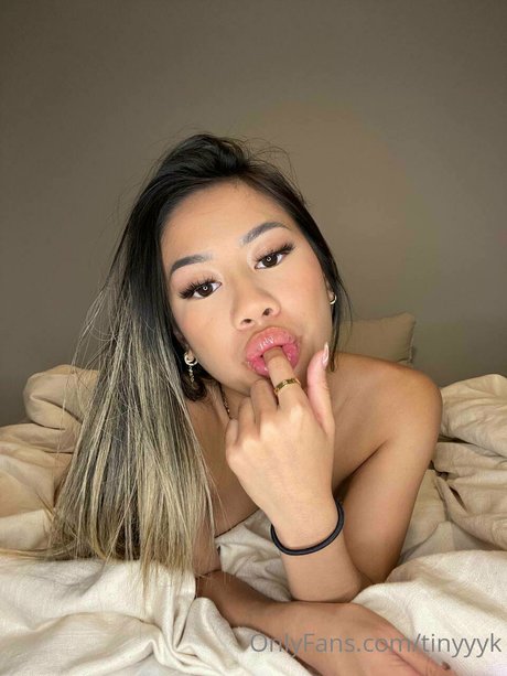 tinyyyk erotische nackten bild