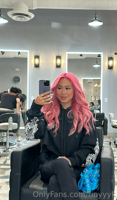 tinyyyk schauspielerin kunst foto