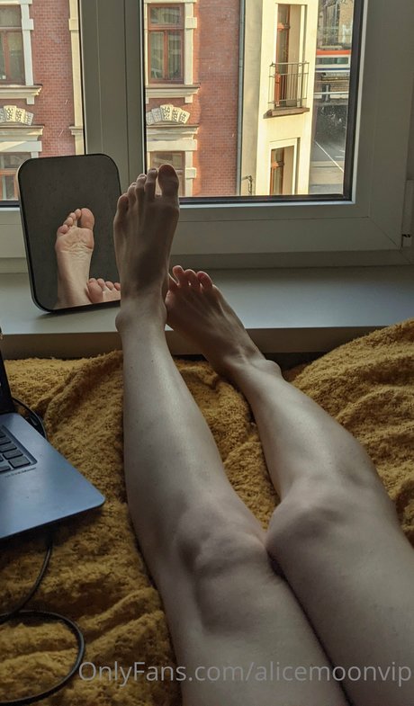 Alice Moon top erotische bild