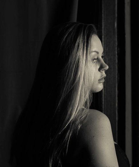 Holly Garner erwachsene akt foto