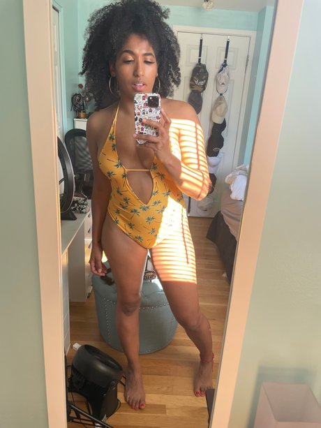 Marti Belle top exklusive bild