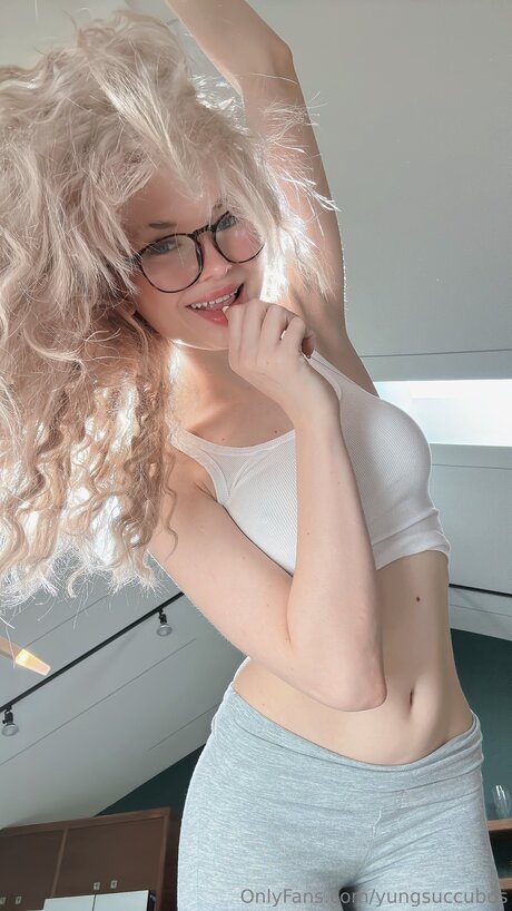 Yungsuccubus sexy kostenlose foto