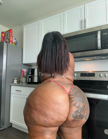 therealfyebottom perfekte akt foto