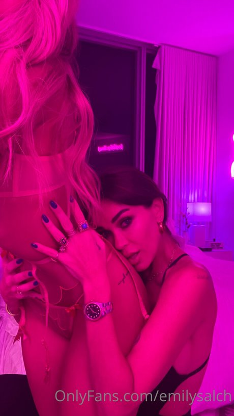 Emily Salch exklusive nackt foto