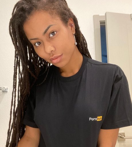 Kira Noir top exklusive bilder