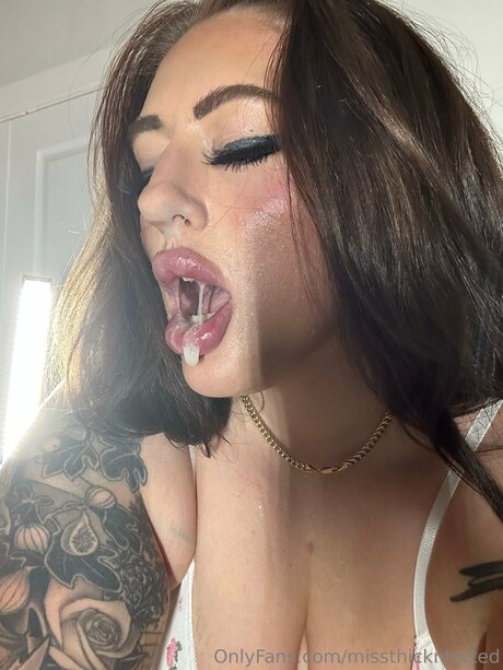 Miss Thick N Tatted hd exklusive fotos